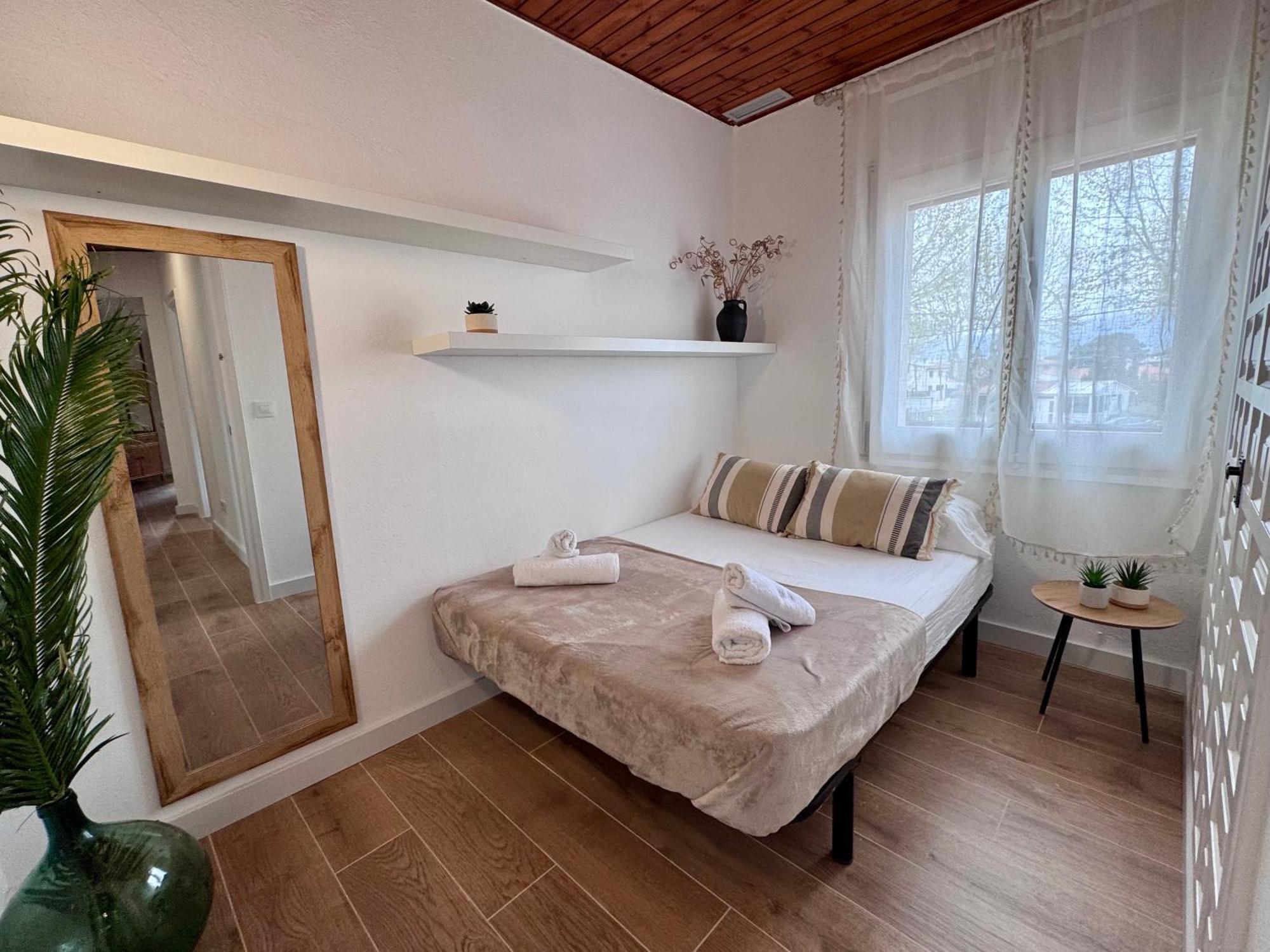 Gorgot P1 I Apartamento Con Terraza Y Piscina Comunitaria Cerca De La Playa エンプリアブラバ エクステリア 写真